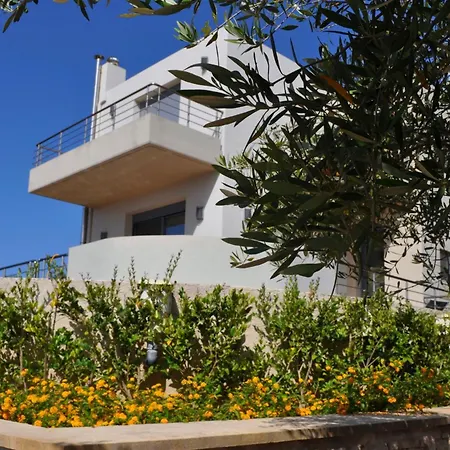 Geraeumiges In Mithimna Mit Eigenem Pool Kissamos
