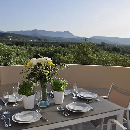 Geraeumiges In Mithimna Mit Eigenem Pool Kissamos